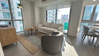 227 NE 2nd St in Miami, FL - Building Photo