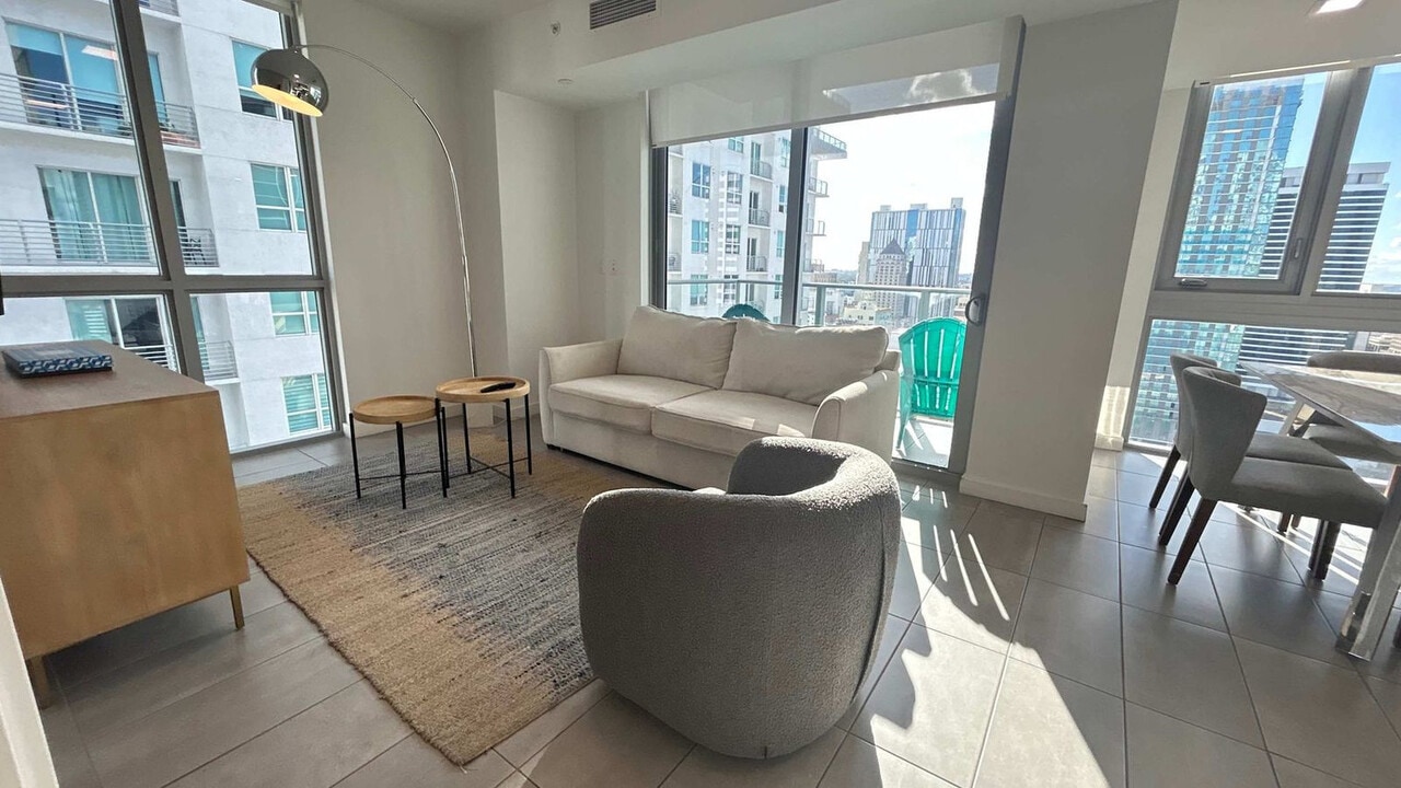 227 NE 2nd St in Miami, FL - Building Photo