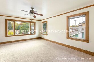 1843 N Schofield St in Portland, OR - Building Photo - Building Photo