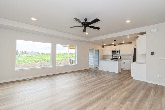 1005 Switchgrass Ln in Ely, IA - Foto de edificio - Building Photo