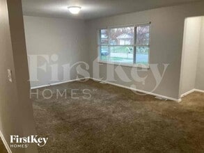 1745 Pinebluff Ln in Cincinnati, OH - Foto de edificio - Building Photo