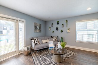 531 Bedford Rd in Bedford, TX - Building Photo - Building Photo