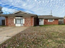 621 Lotus Ave in Midwest City, OK - Building Photo