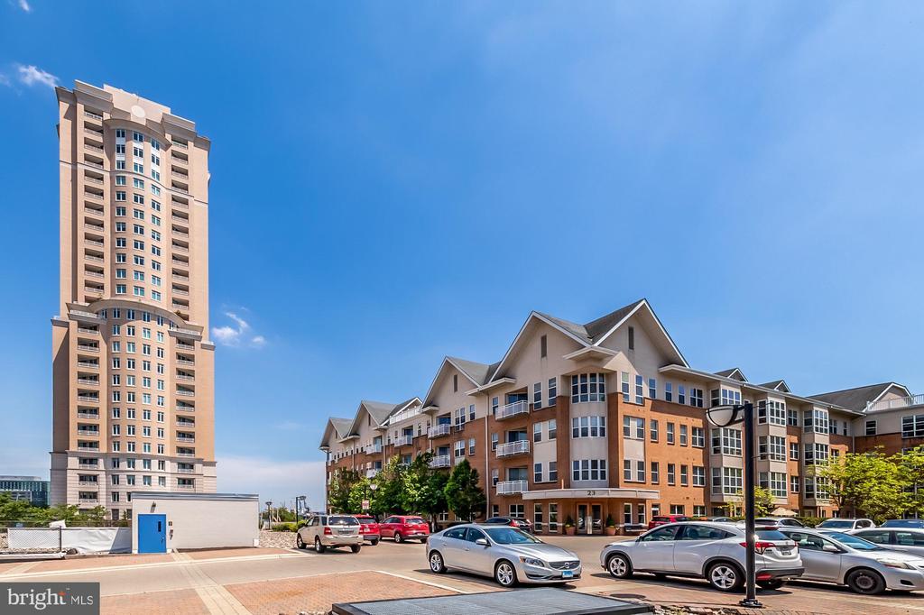 23 Pierside Dr in Baltimore, MD - Building Photo