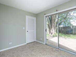 1227 Andover Cir in Aurora, IL - Building Photo - Building Photo