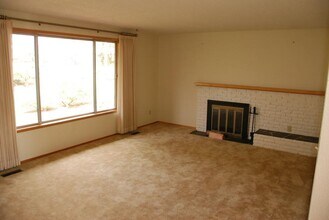 550 NW Witham Dr in Corvallis, OR - Foto de edificio - Building Photo