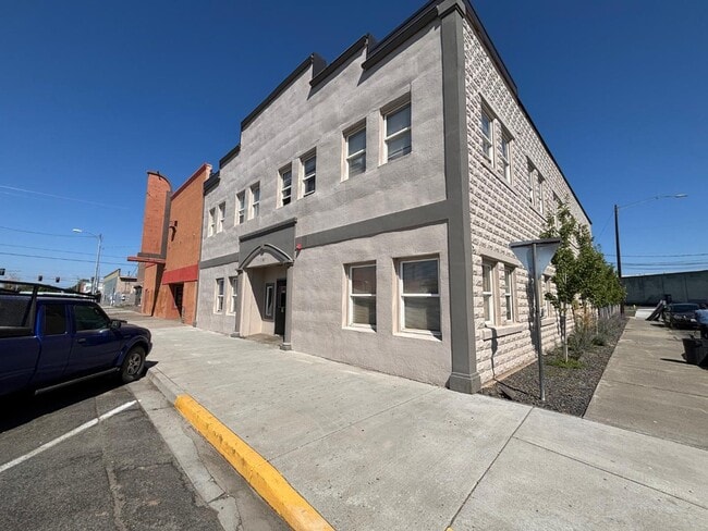 property at 118 E 3rd St