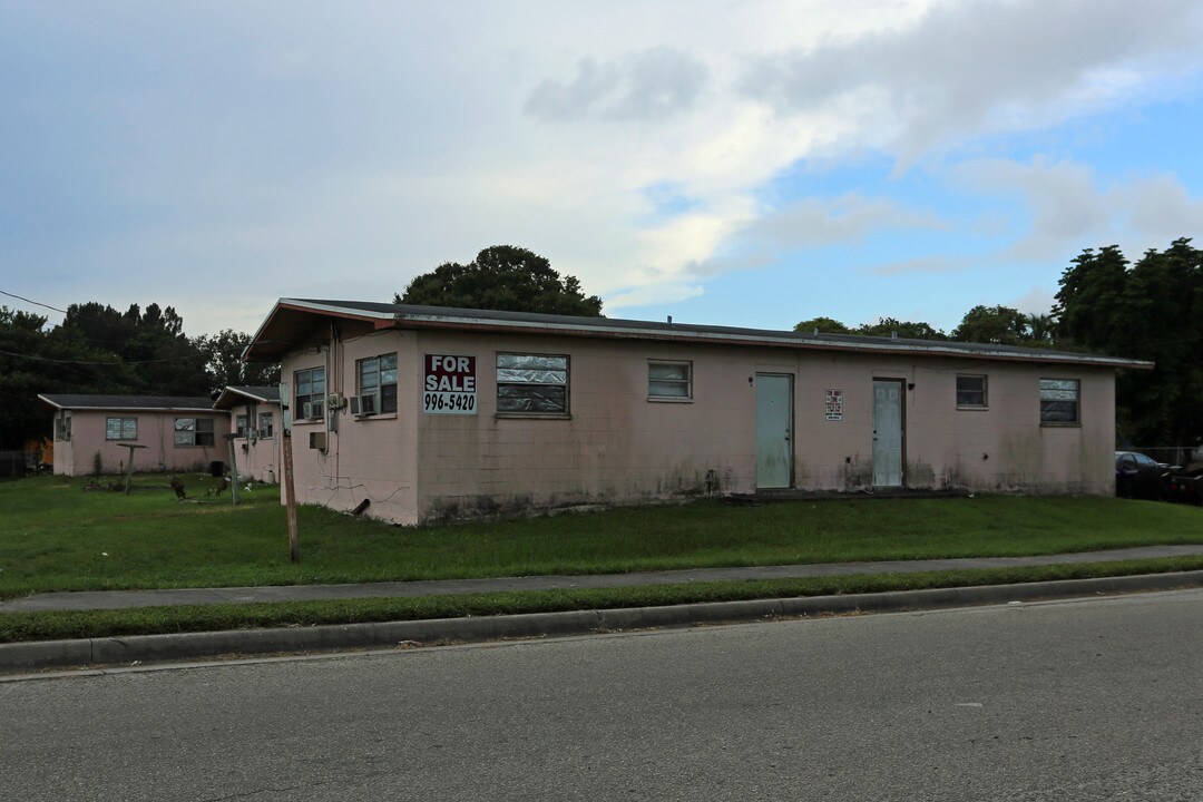 170 NW 6th Ave in South Bay, FL - Foto de edificio