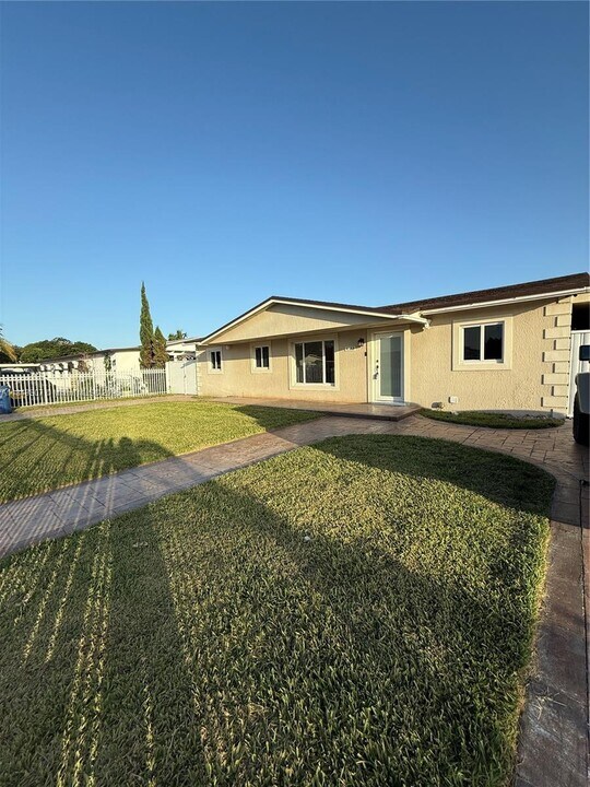 4172 NW 201st St in Miami Gardens, FL - Building Photo