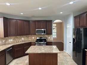 23 Butternut Grove Place in Tomball, TX - Foto de edificio - Building Photo