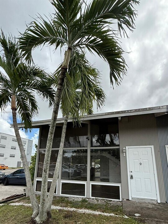 14310 NE 5th Pl in Miami, FL - Building Photo