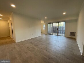 1921 Wilson Ln-Unit -T3 in McLean, VA - Building Photo - Building Photo