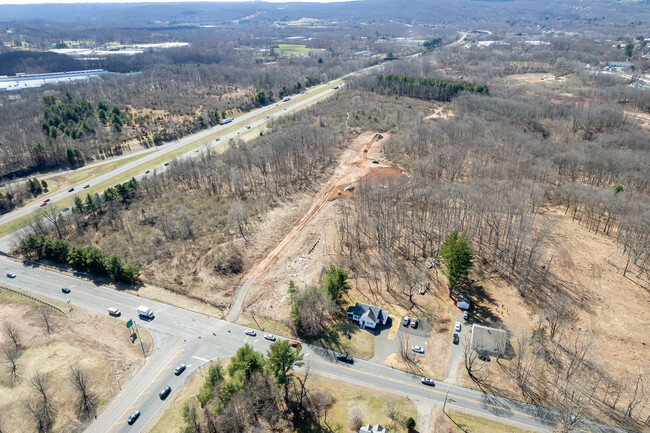 1957 Highland Ave in Cheshire, CT - Building Photo - Building Photo