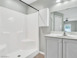 229 SE 23rd Pl in Cape Coral, FL - Building Photo - Building Photo