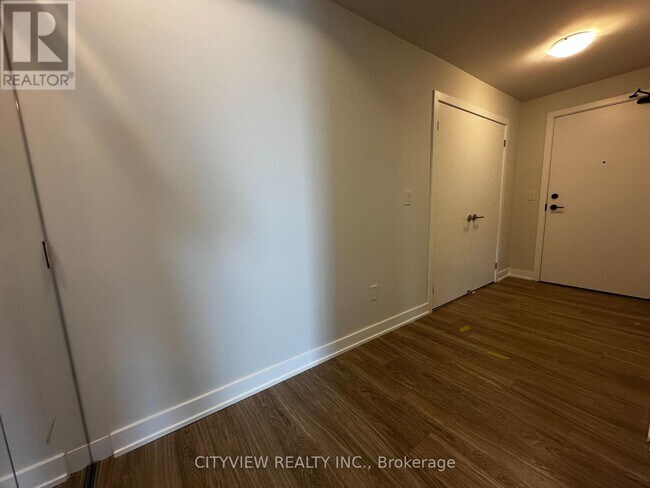 430-2430 Square One Dr in Mississauga, ON - Building Photo - Building Photo