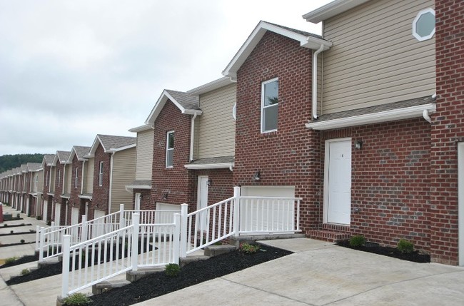 Townhouses of BB Way in Hurricane, WV - Building Photo - Building Photo