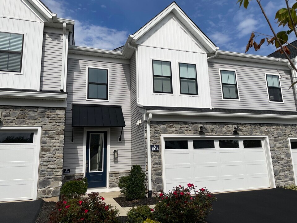 1104 Whipple Rd in Ambler, PA - Building Photo