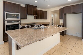 502 W Campania Way in Mountain House, CA - Building Photo - Building Photo