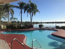 2811 N Oakland Forest Dr, Unit 303 in Oakland Park, FL - Building Photo