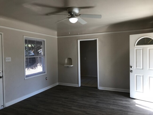 1336 W Fountain Way in Fresno, CA - Building Photo - Building Photo