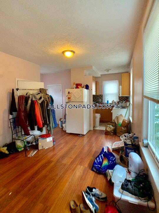 24 Linden St in Boston, MA - Building Photo