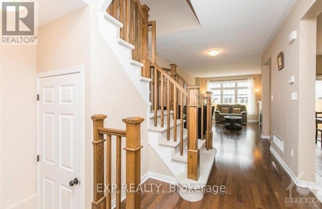 296 Losino Cres in Ottawa, ON - Building Photo - Building Photo