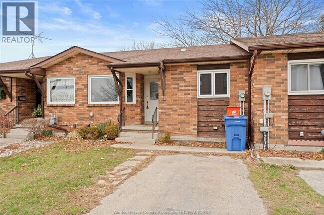 36 Remark Dr in Kingsville, ON - Building Photo - Building Photo
