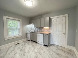 645 Union Mill Rd in La Crosse, VA - Building Photo