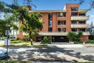 14520 Dickens St in Sherman Oaks, CA - Building Photo - Building Photo