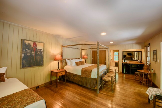 14981 Tapoco Rd in Robbinsville, NC - Building Photo - Building Photo