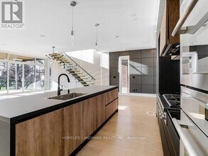 1356 Alexandra Ave in Mississauga, ON - Building Photo - Building Photo
