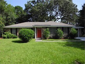 26 Beaver Run Dr in Savannah, GA - Building Photo