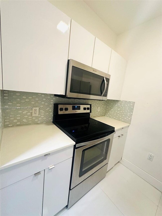 6918 Bay Dr in Miami Beach, FL - Building Photo - Building Photo
