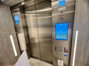 10275 Collins Ave in Bal Harbour, FL - Building Photo - Building Photo