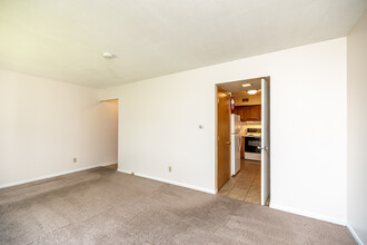 Rosewood Townhomes in Cedar Rapids, IA - Building Photo - Interior Photo