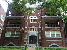 1351 East Blvd in Cleveland, OH - Building Photo