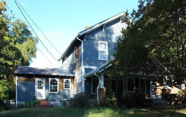 1117 Clarendon St in Durham, NC - Foto de edificio - Building Photo