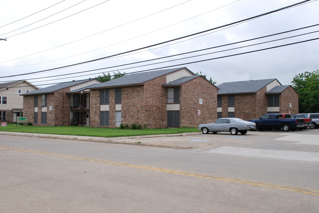 Three Oaks Apartment in Lewisville, TX - Building Photo