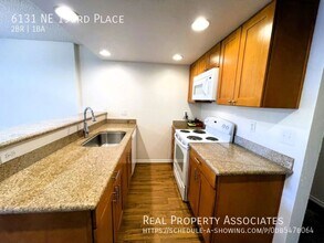 6131 NE 193rd Pl in Kenmore, WA - Building Photo - Building Photo