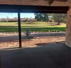 1955 Silver Oak Way in Hemet, CA - Foto de edificio - Building Photo