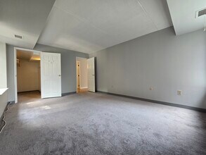 1243 Beacon St, Unit 2D in Brookline, MA - Foto de edificio - Building Photo