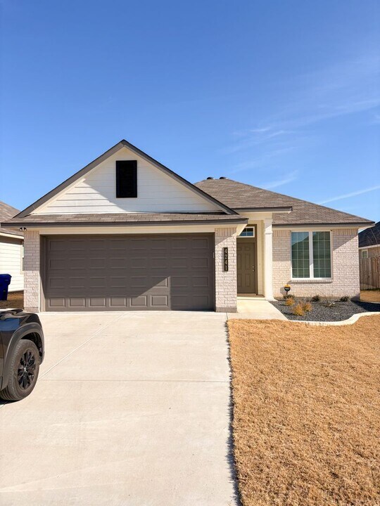 4241 Centerfire Rd in Waco, TX - Building Photo