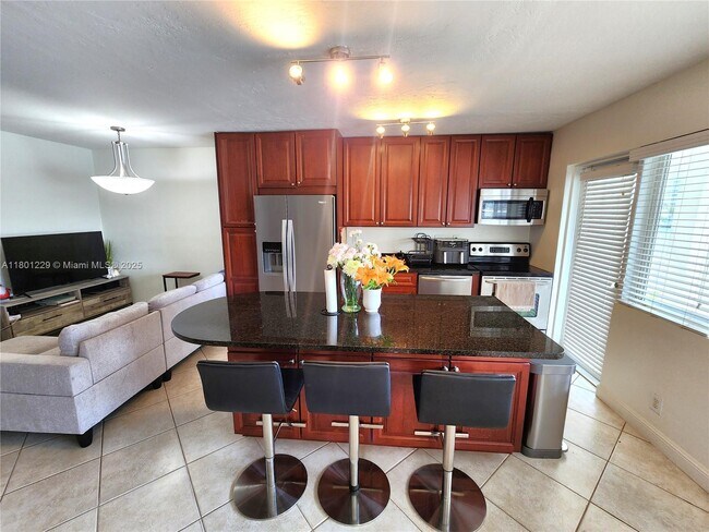 2895 NE 32nd St in Fort Lauderdale, FL - Building Photo - Building Photo