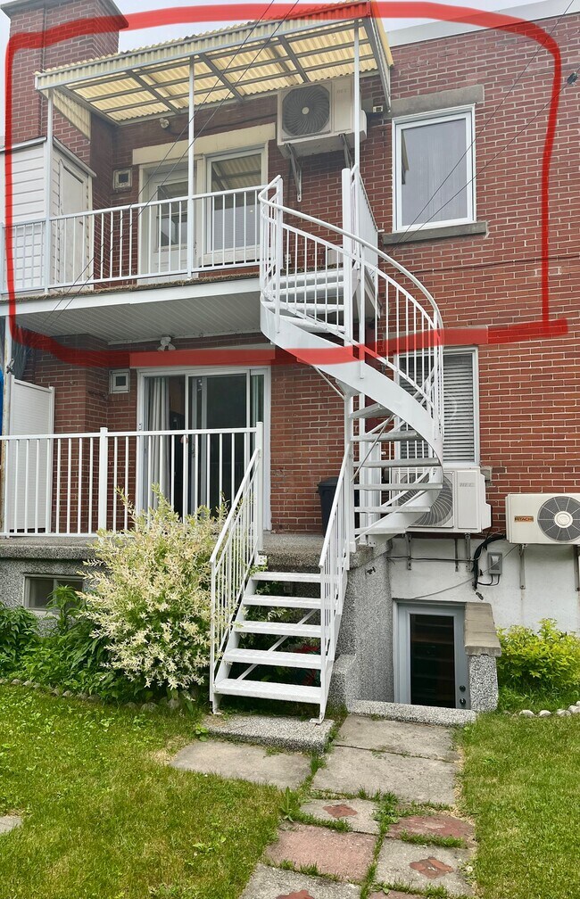 8820 De L'esplanade Av in Montréal, QC - Building Photo - Building Photo