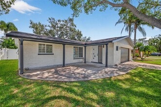 3927 Helena St NE in St. Petersburg, FL - Building Photo - Building Photo
