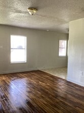 221 S Avenue J in Portales, NM - Building Photo - Building Photo