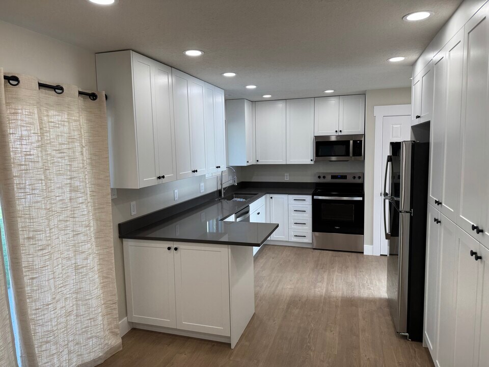 825 S 650 E, Unit 825 s 650 e unit A in Bountiful, UT - Foto de edificio