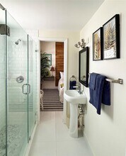 335 Ocean Dr in Miami Beach, FL - Building Photo - Building Photo