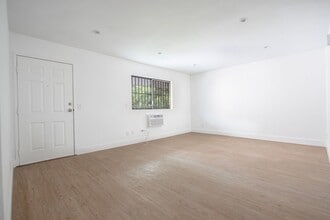 980 White Knoll Dr in Los Angeles, CA - Building Photo - Building Photo
