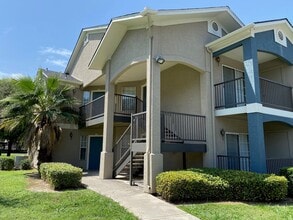 Rosillo Creek Apartments in San Antonio, TX - Foto de edificio - Building Photo